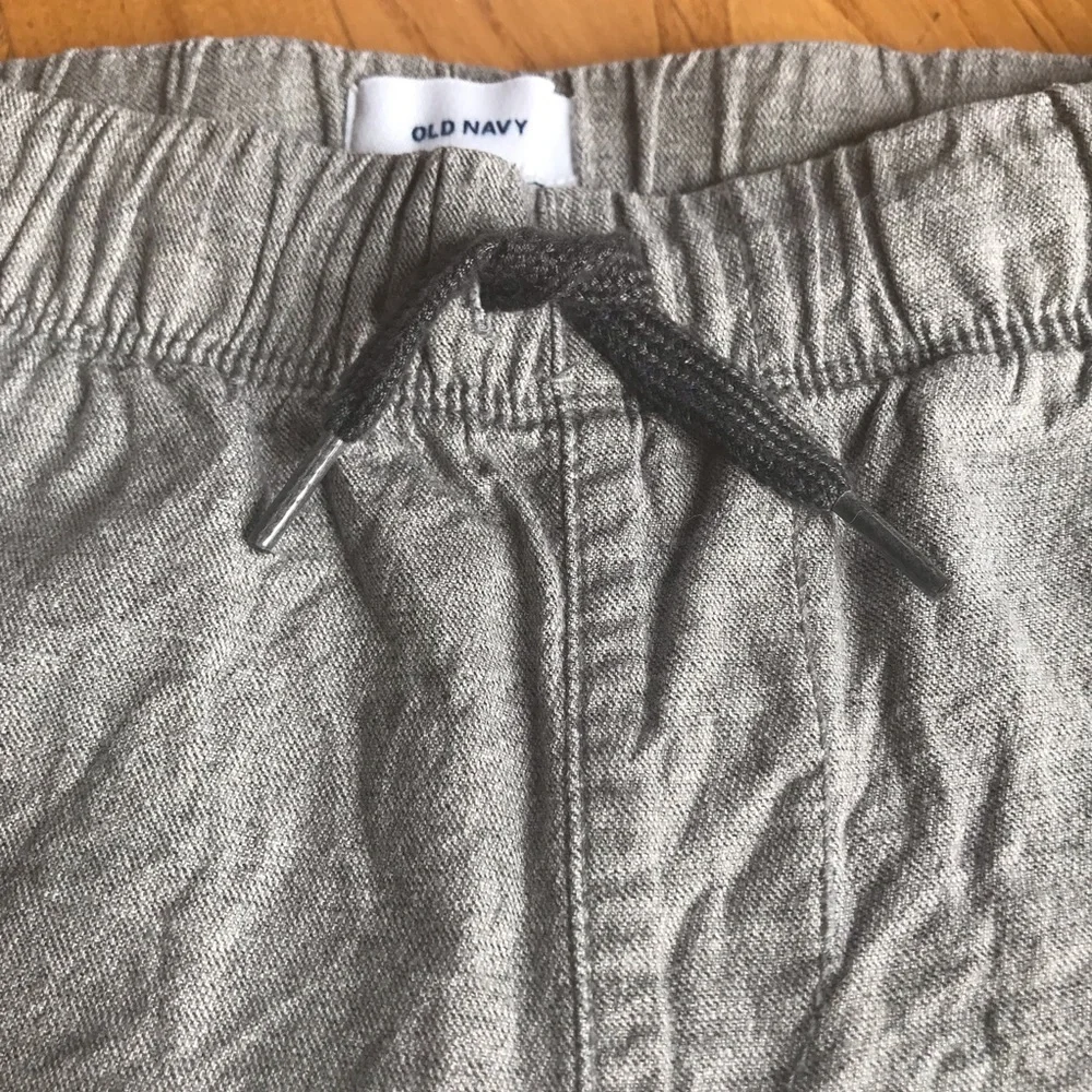 Boys gray shorts Old Navy size medium 8 heathered summer clothes pockets elastic